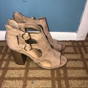 tan heels